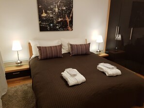 Appartement, 2 slaapkamers, terras, uitzicht op meer (Apartment 7.3) | 2 slaapkamers, een bureau, geluiddichte muren, extra bedden