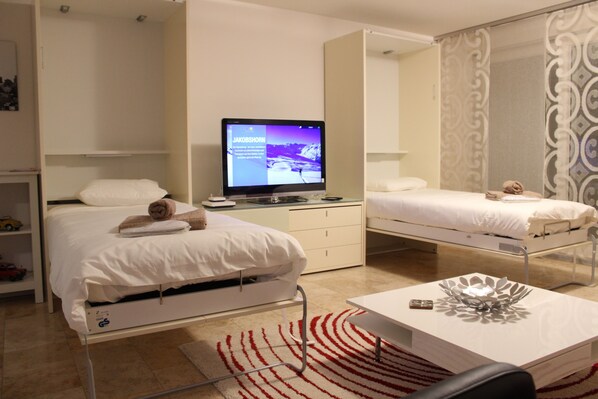 Appartement, 1 slaapkamer, uitzicht op meer (Apartment 5.3) | 2 slaapkamers, een bureau, geluiddichte muren, extra bedden