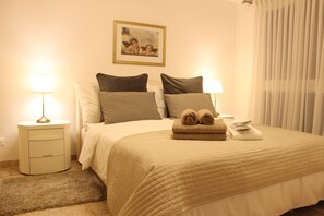 Bureau, chambres insonorisées, lits pliants/supplémentaires