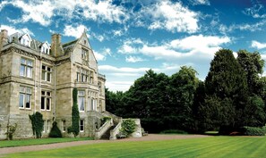 Fachada de la propiedad