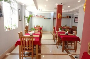 Restaurant - The Pegu Lodge (Bago)