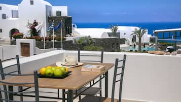 Grand-Suite, Whirlpool, Meerblick (Ammoudi) | Balkon