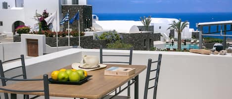 Grand Suite, Hot Tub, Sea View (Ammoudi) | Balcony