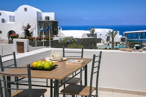 Grand Suite, Hot Tub, Sea View (Ammoudi) | Balcony - Apanomeria Boutique Residence (Santorini)