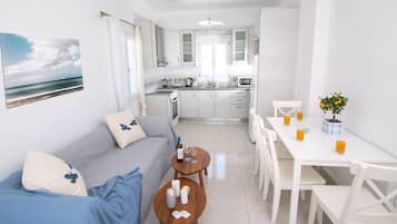 Grand Suite, Hot Tub, Sea View (Ammoudi) | Private kitchenette | Fridge, stovetop, coffee/tea maker, electric kettle