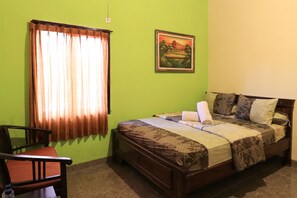 スタンダード ダブルルーム | デスク、WiFi (無料)、ベッドシーツ