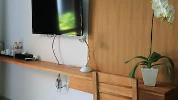 Suíte, acesso à piscina | Roupas de cama premium, cofres nos quartos, escrivaninha