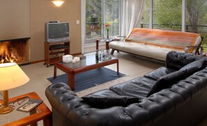Superior Apartment, Multiple Beds, Non Smoking, Mountain View | Living room - Las Nalcas Hotel Boutique & Spa (El Bolson)