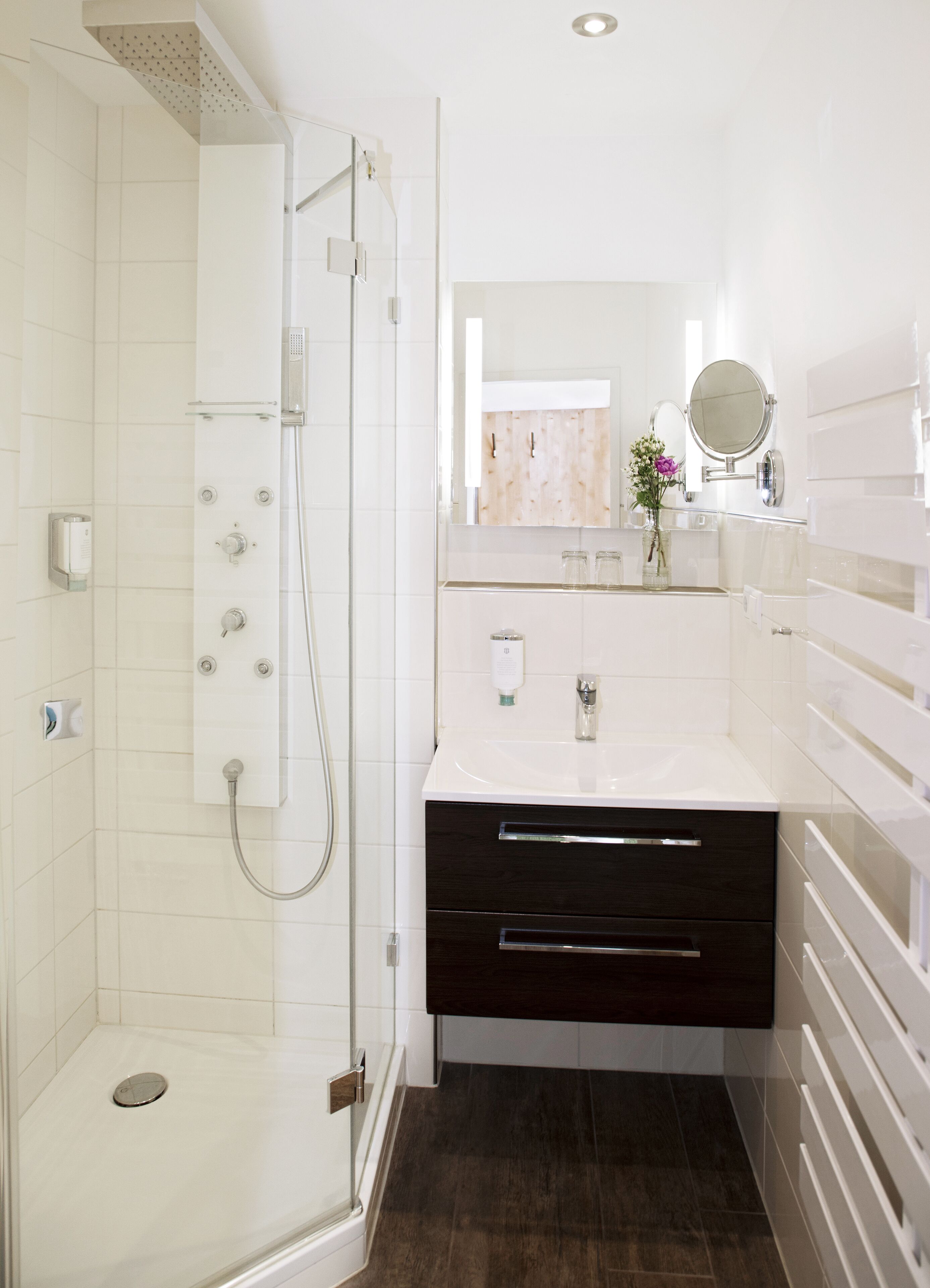 family quadruple room | bathroom | shower, free toiletries, hair dryer, towels