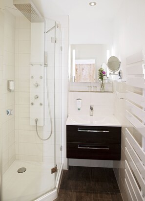 Family Apartment | Bathroom - Hotel Goldenes Lamm (Dudenhofen)