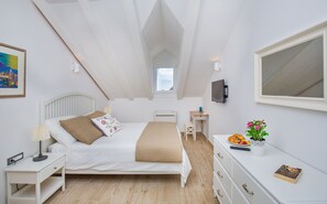 Desk, soundproofing, iron/ironing board, free cribs/infant beds - Porta Apartments by Irundo (Dubrovnik)