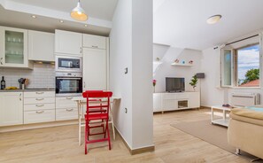 Apartamento, 1 quarto | Área de estar | TV de tela plana