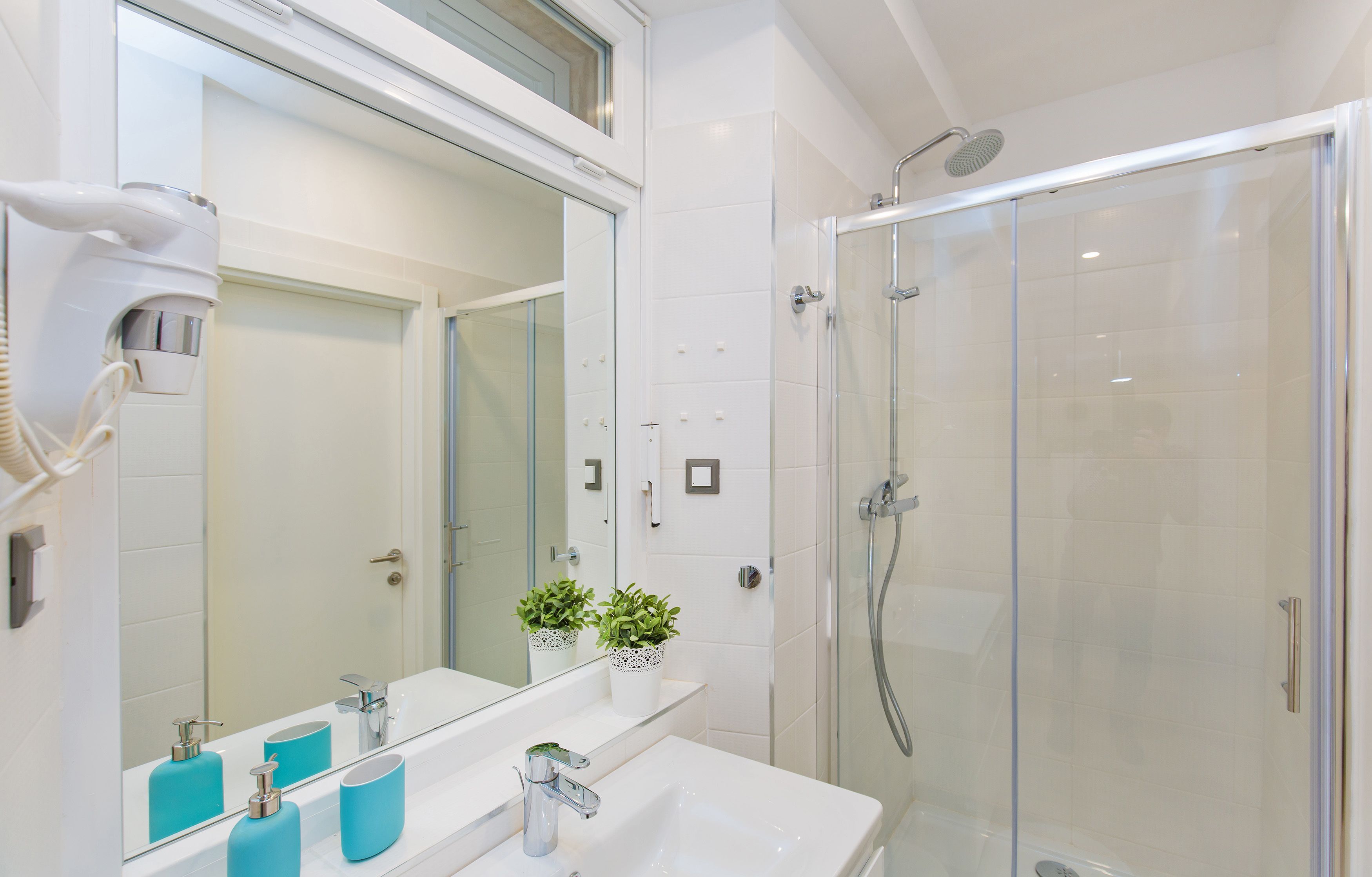 Departamento, 1 habitación | Baño | Regadera, regadera tipo lluvia, secadora de cabello, toallas 