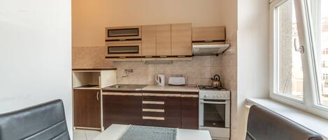 Apartment 4 | Private kitchen | Fridge, microwave, oven, cookware/dishes/utensils
