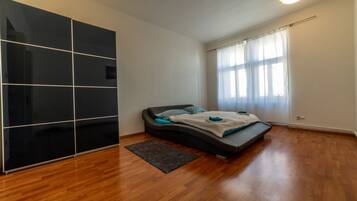 Apartment 4 | Iron/ironing board, free WiFi