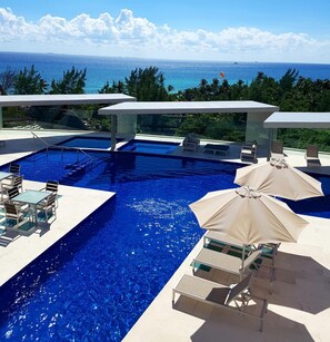 Outdoor pool - Relaxing 2BR in downtown new building by Happy Address (Playa del Carmen)