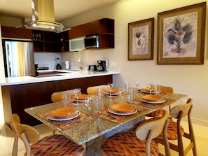 Appartement | Repas dans la chambre