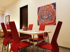 Apartment | In-room dining - Comfortable 2 BR condo steps away from 5th Av and Mamitas Beach by Happy Address (Playa del Carmen)