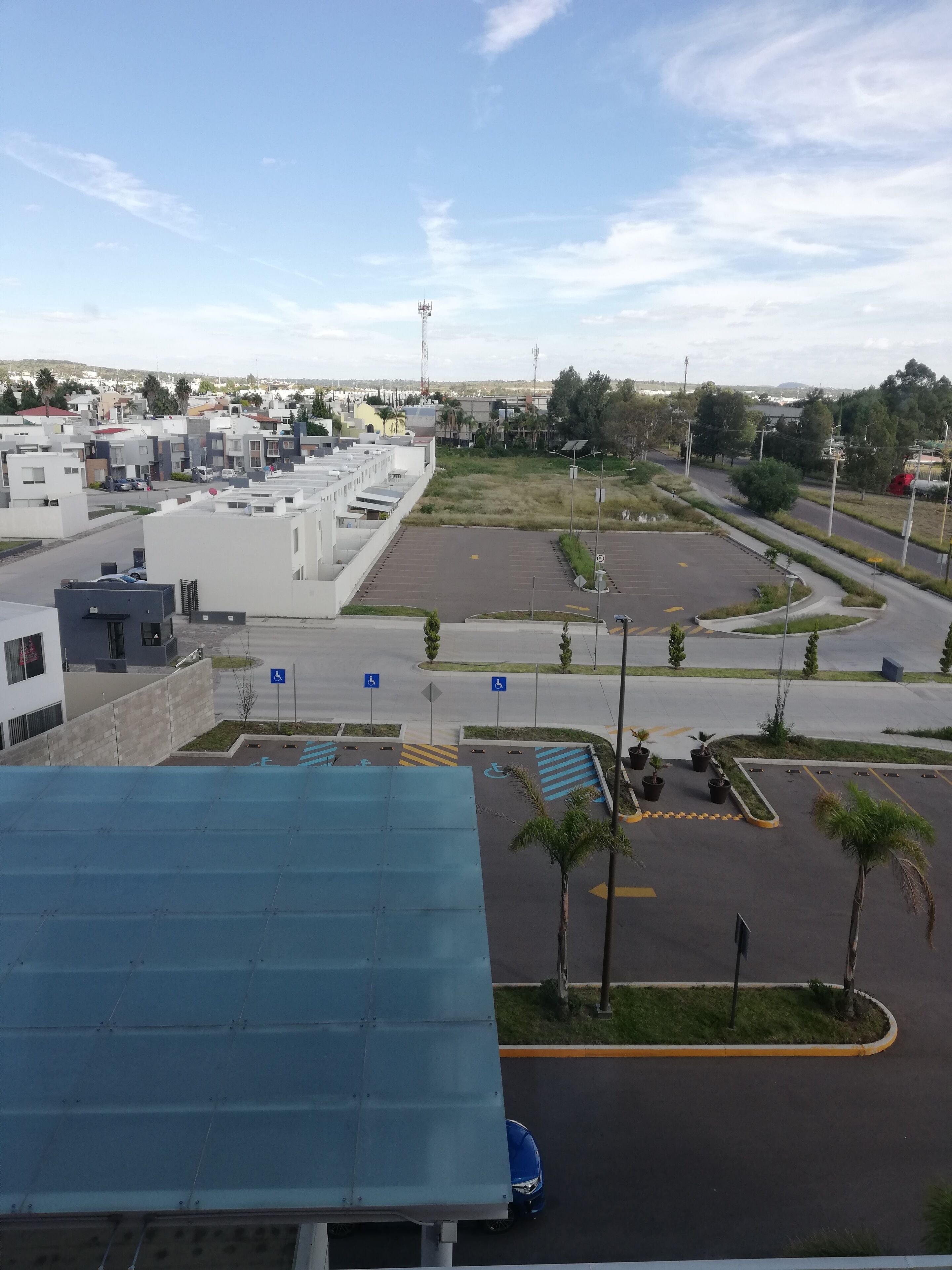إطلالة على المدينة من المنشأة