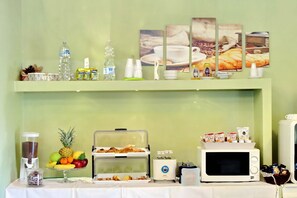 Free daily buffet breakfast - Antico Platano (Rome)
