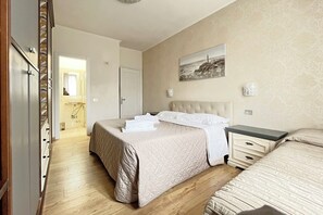 Classic Double Room, Non Smoking | Desk, free WiFi - Antico Platano (Rome)