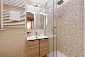 Classic Double Room, Non Smoking | Bathroom | Free toiletries, hair dryer, bidet - Antico Platano (Rome)
