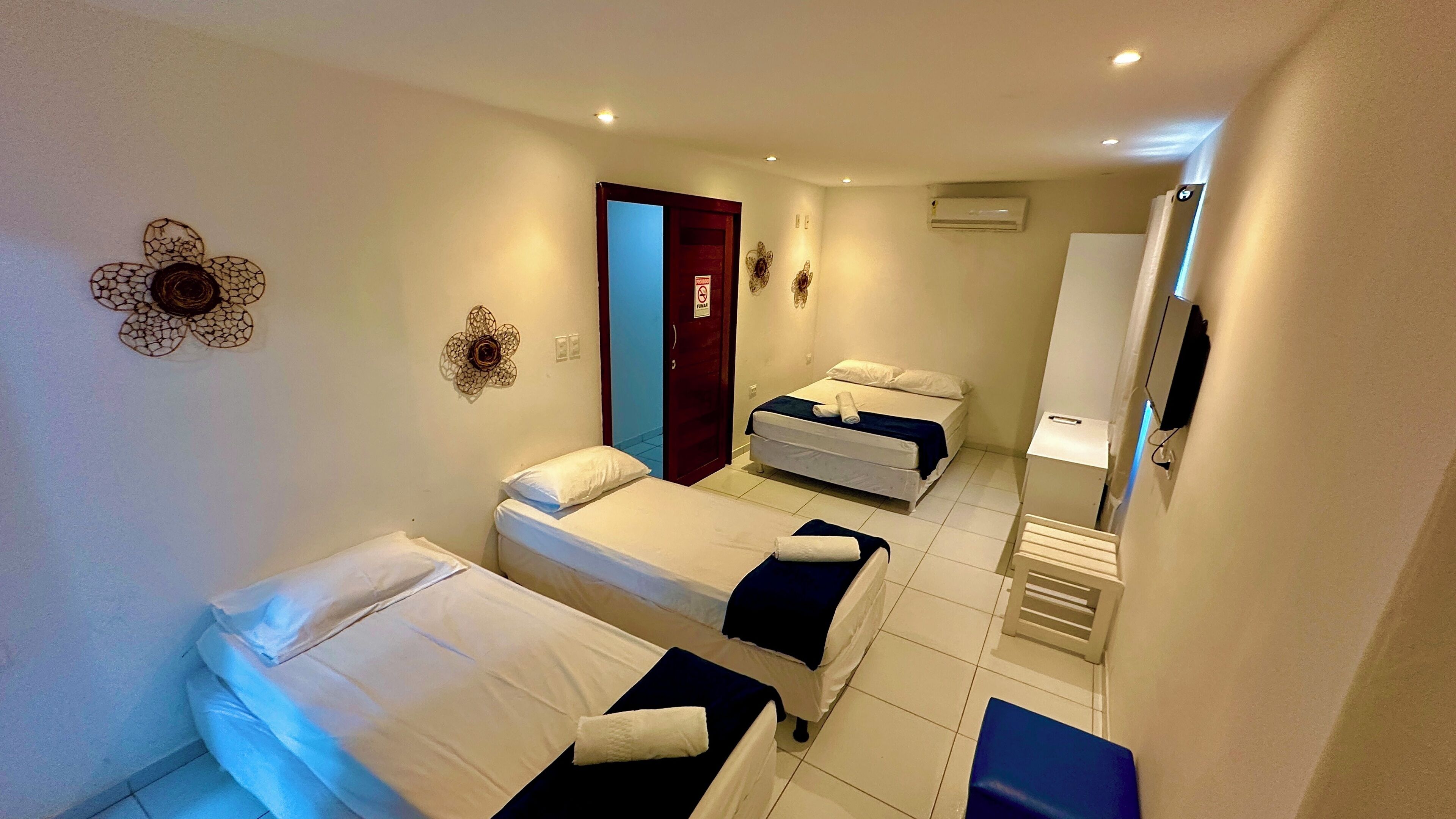 Minibar, caja de seguridad en la habitación, escritorio y wifi gratis 