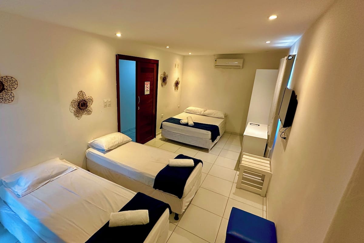 Quarto Quadruplo padrão | Minibar, caja fuerte, escritorio y wifi gratis