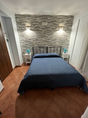 Bureau, Wi-Fi gratuit, draps fournis