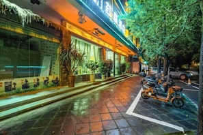 Property grounds - Hongsen Business Hotel (Tengchong)