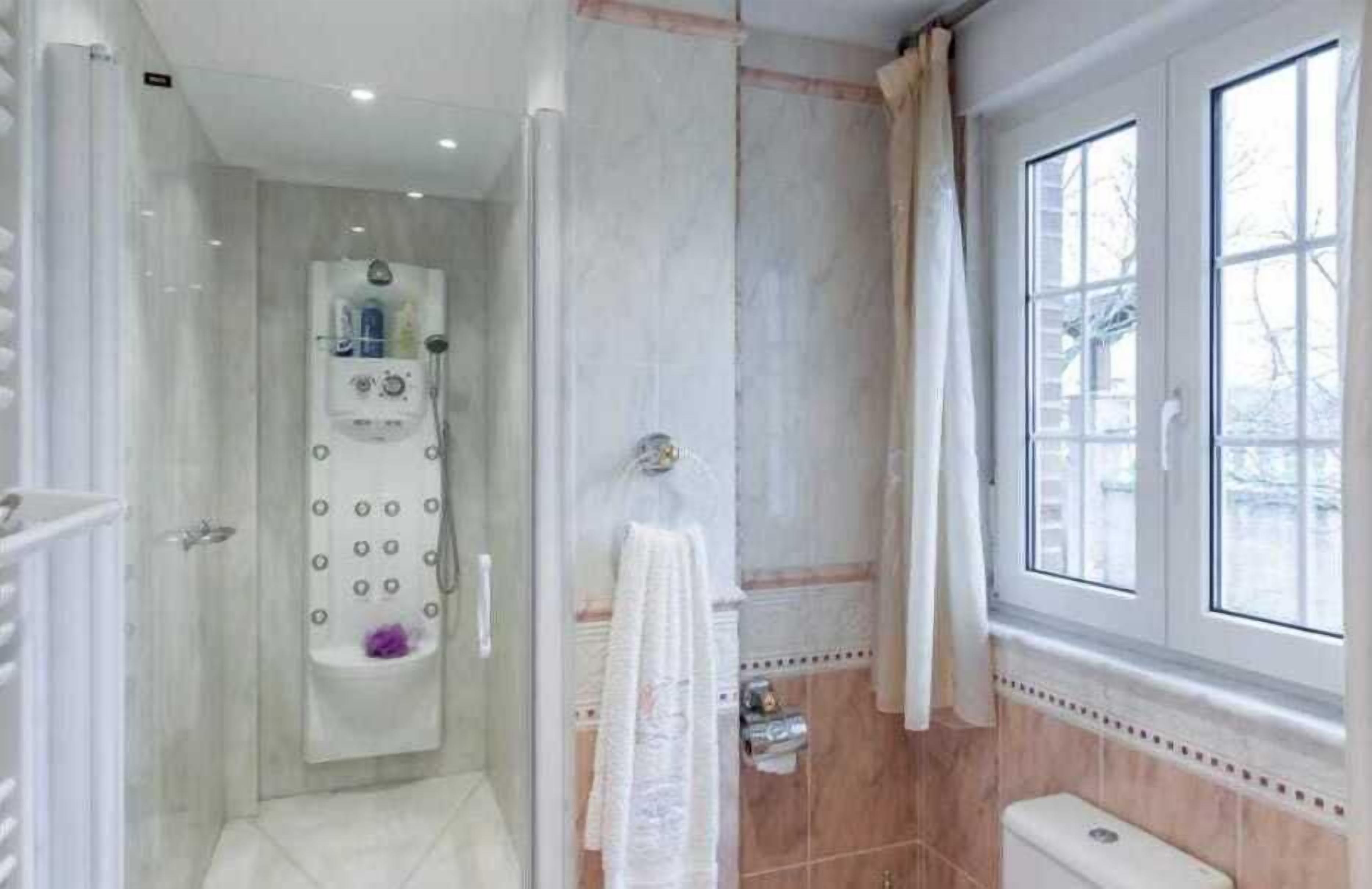 Photo - Alojamientos Marte habitacion con baño