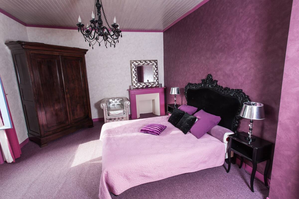 Double Room (Baroque) | Individually decorated, individually furnished, bed sheets