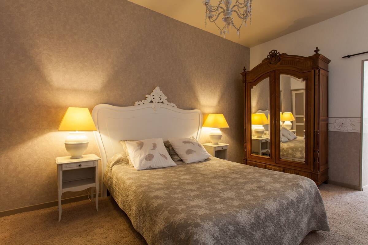 Double Room (Beaumanoir) | Individually decorated, individually furnished, bed sheets