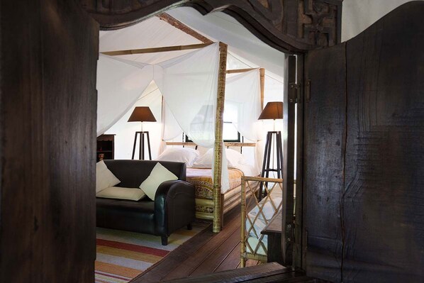 텐트 (Safarie Lodge) | 거실