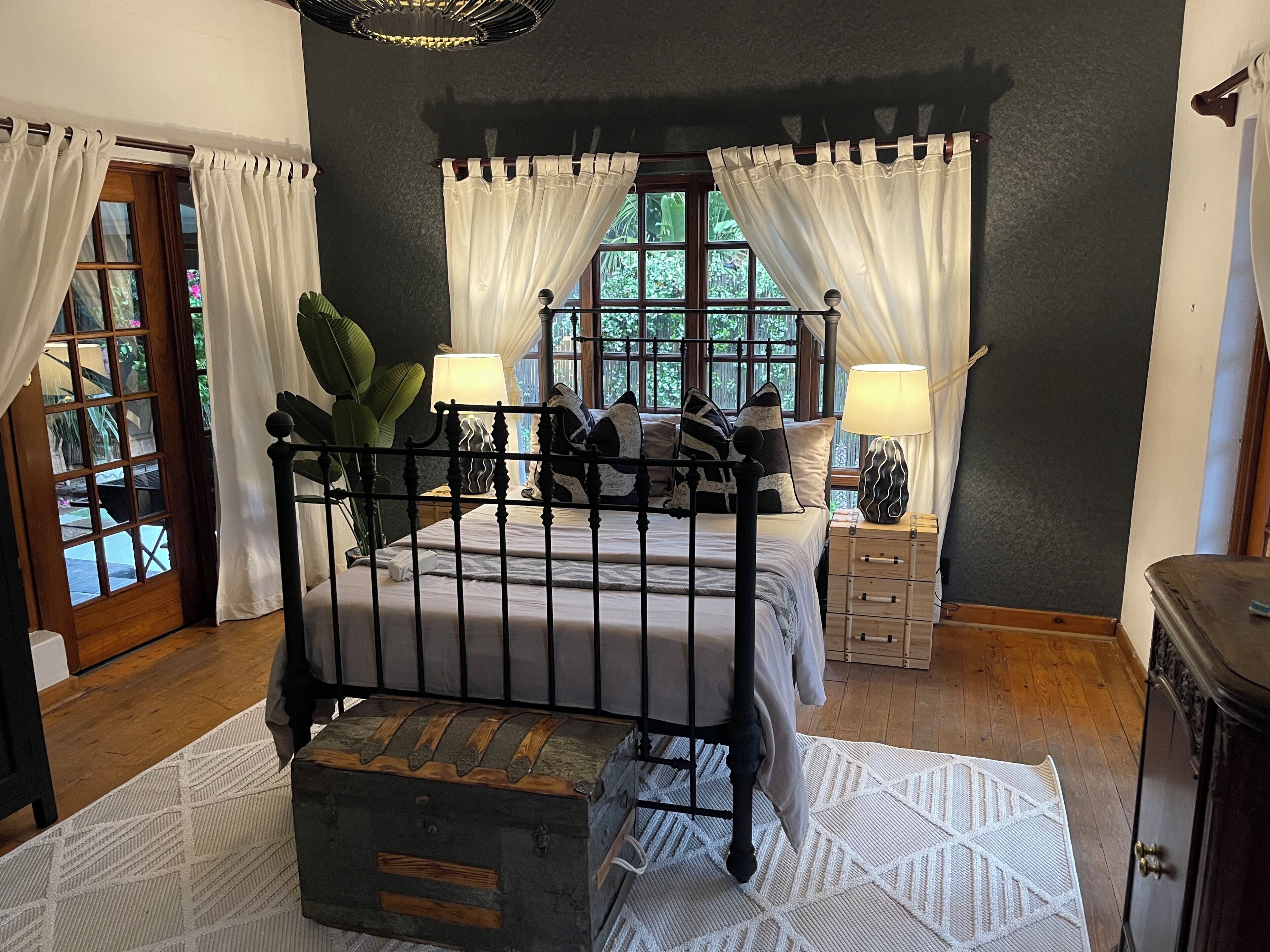 舒适双人房 | 客房内保险箱、特色装修、特色家居、熨斗/熨板