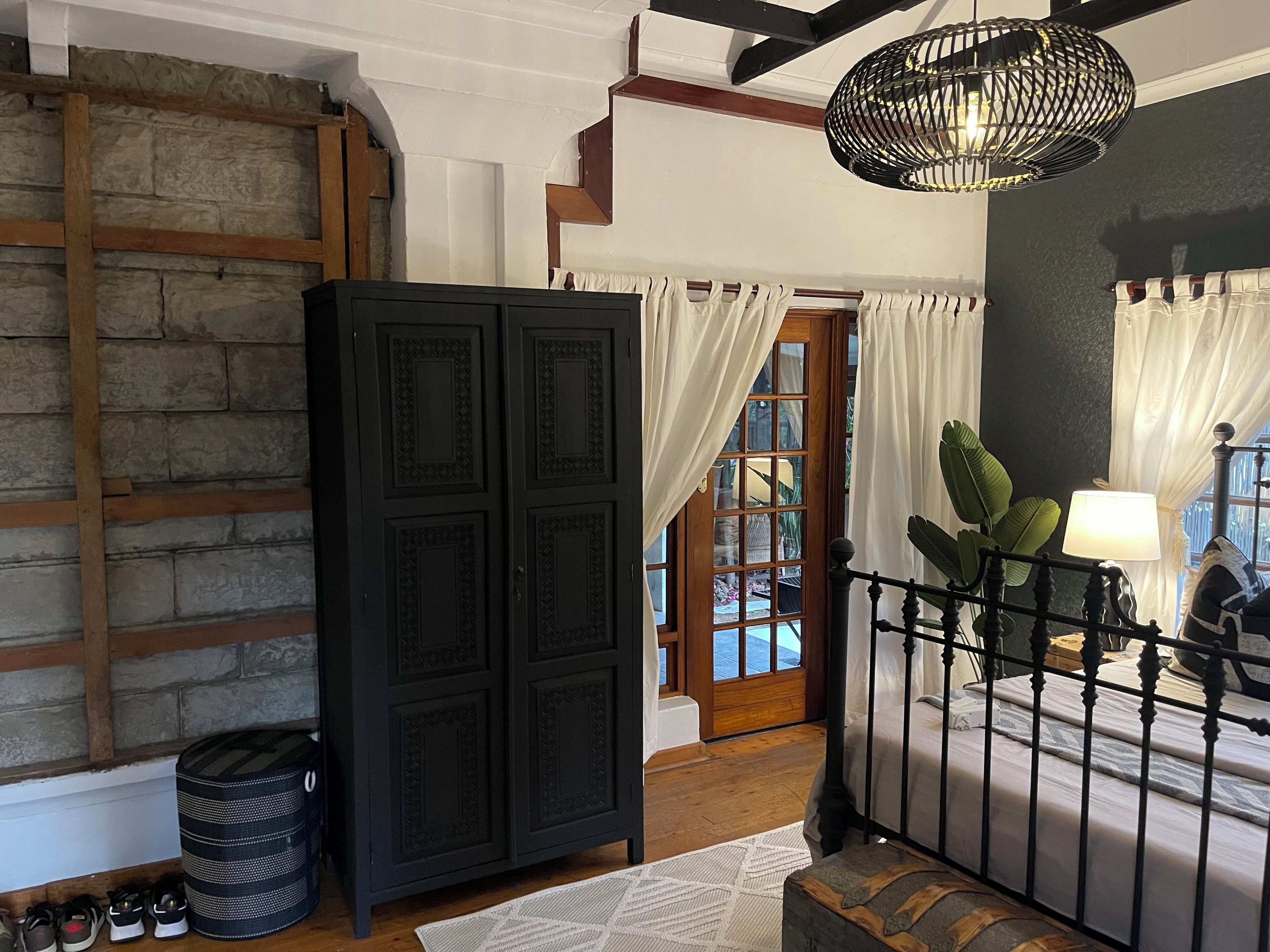 Caja de seguridad en la habitación y decoración personalizada 