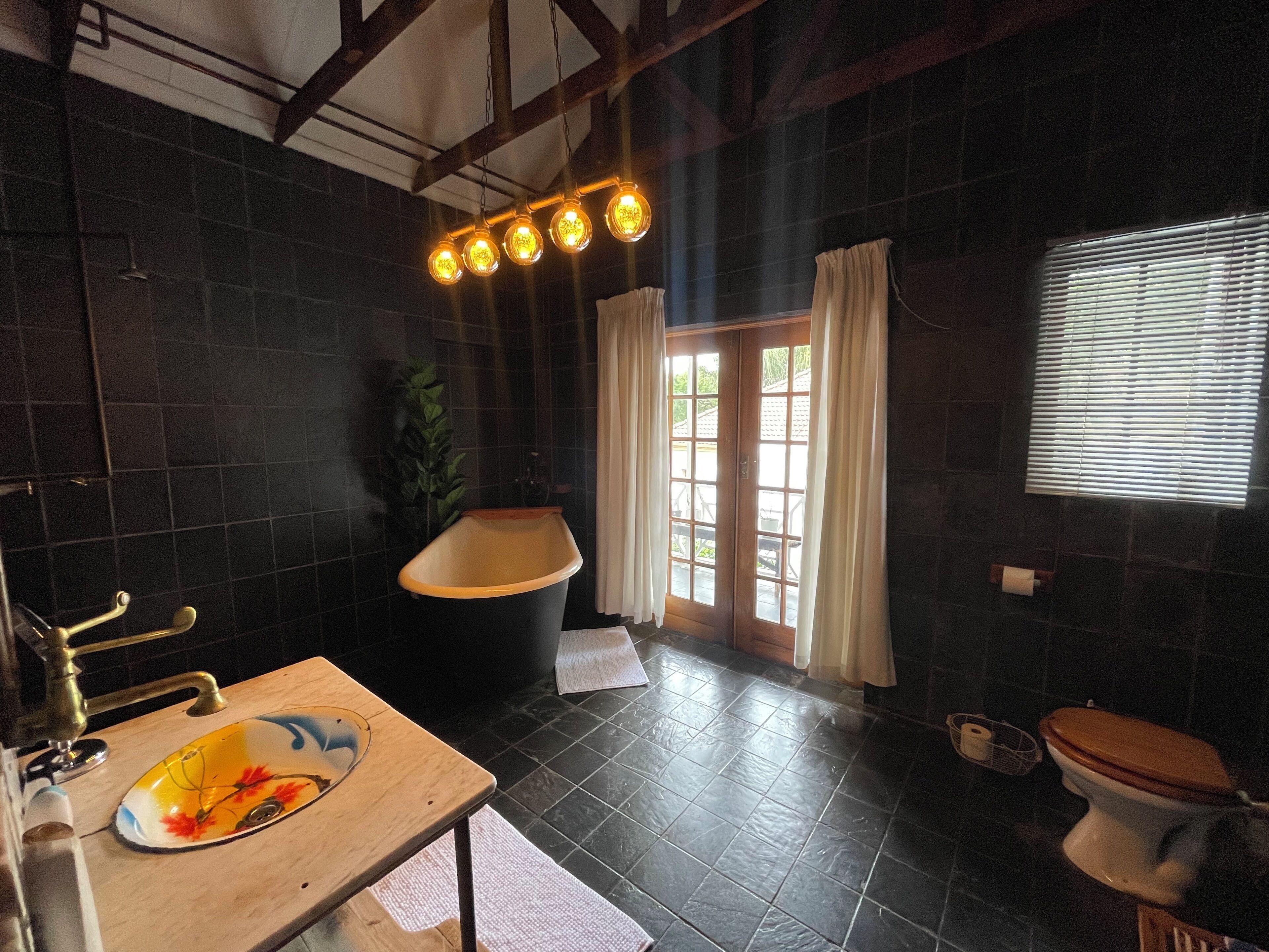 标准房, 1 张双人床, 无烟房, 泳池景观 | 浴室 | 吹风机、毛巾、肥皂、卫生纸