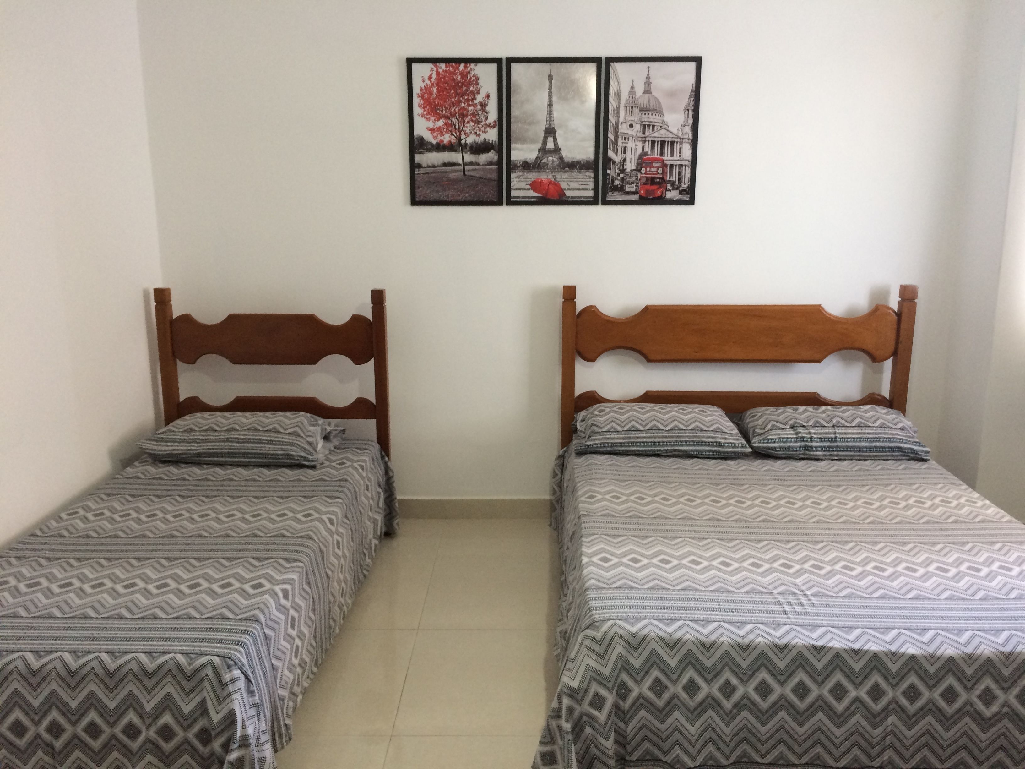 Minibar, escritorio, cortinas blackout y wifi gratis 