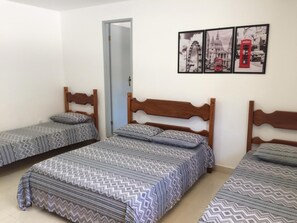 Minibar, escritorio, cortinas opacas y wifi gratis