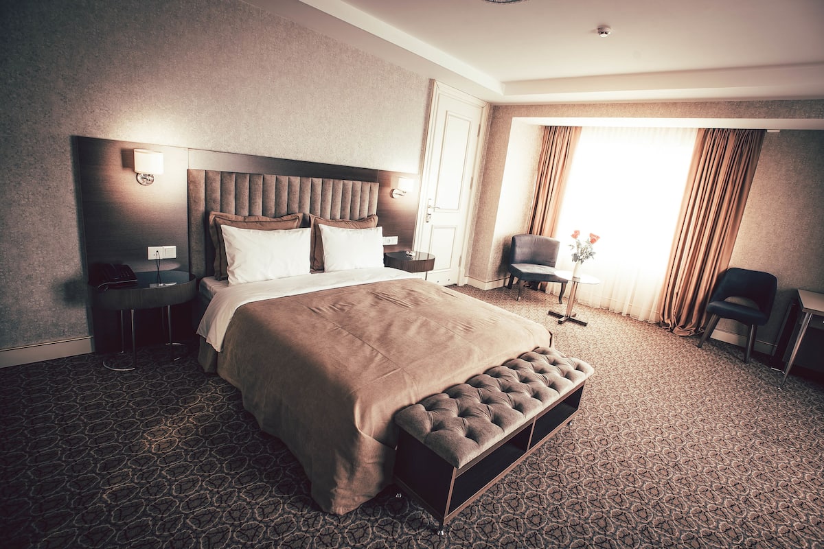 Minibar, free WiFi, bed sheets
