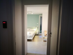 Premium bedding, individually decorated, individually furnished, desk - Simply House in Bari 2 (Bari)