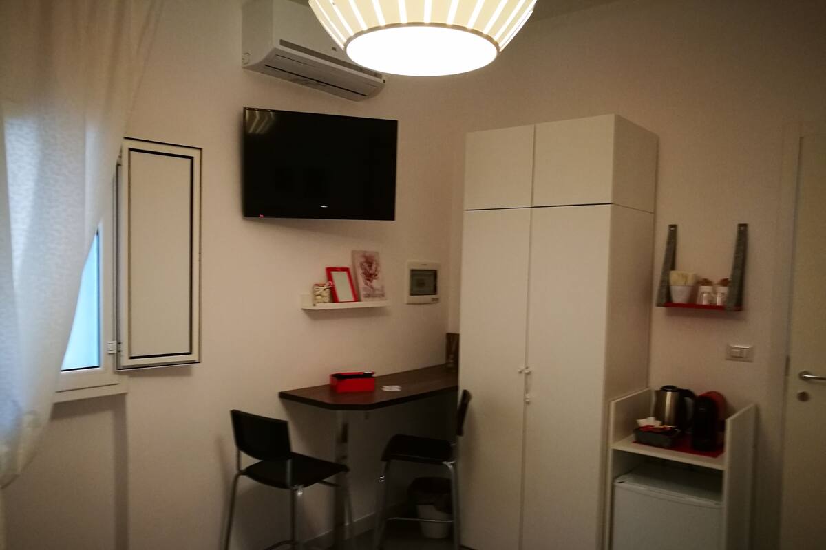 Premium bedding, desk, iron/ironing board (on request)