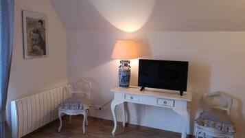 Deluxe-Doppelzimmer | Fernseher