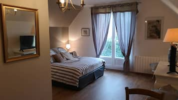 Comfort Double Room | Individually decorated, individually furnished, blackout curtains