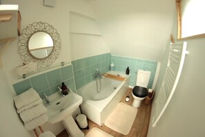 Badewanne, Komfortbadewanne, kostenlose Toilettenartikel, Haartrockner