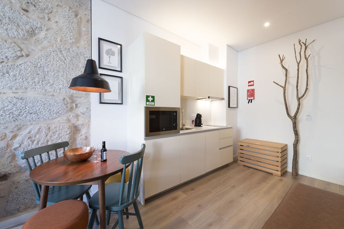 studio, city view | private kitchen | mini-fridge, microwave, stovetop, espresso maker