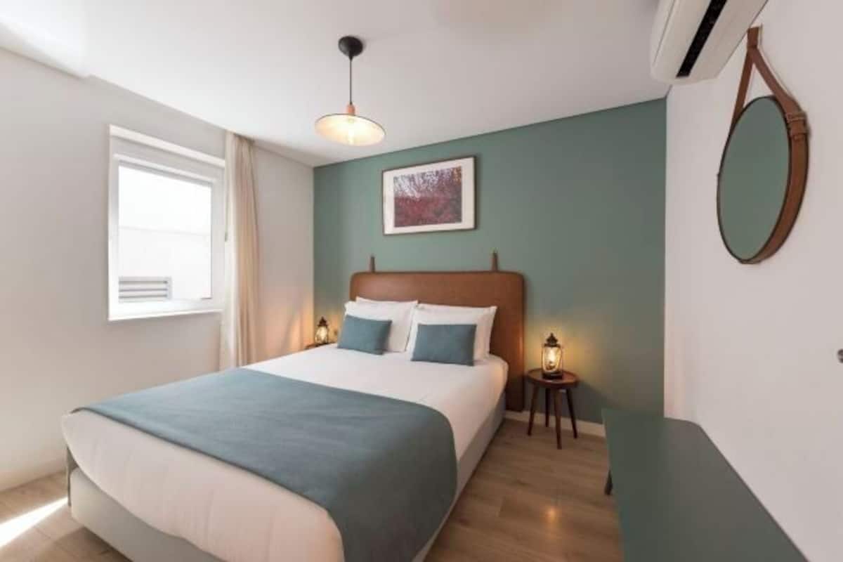 1 bedroom, blackout curtains, soundproofing, iron/ironing board