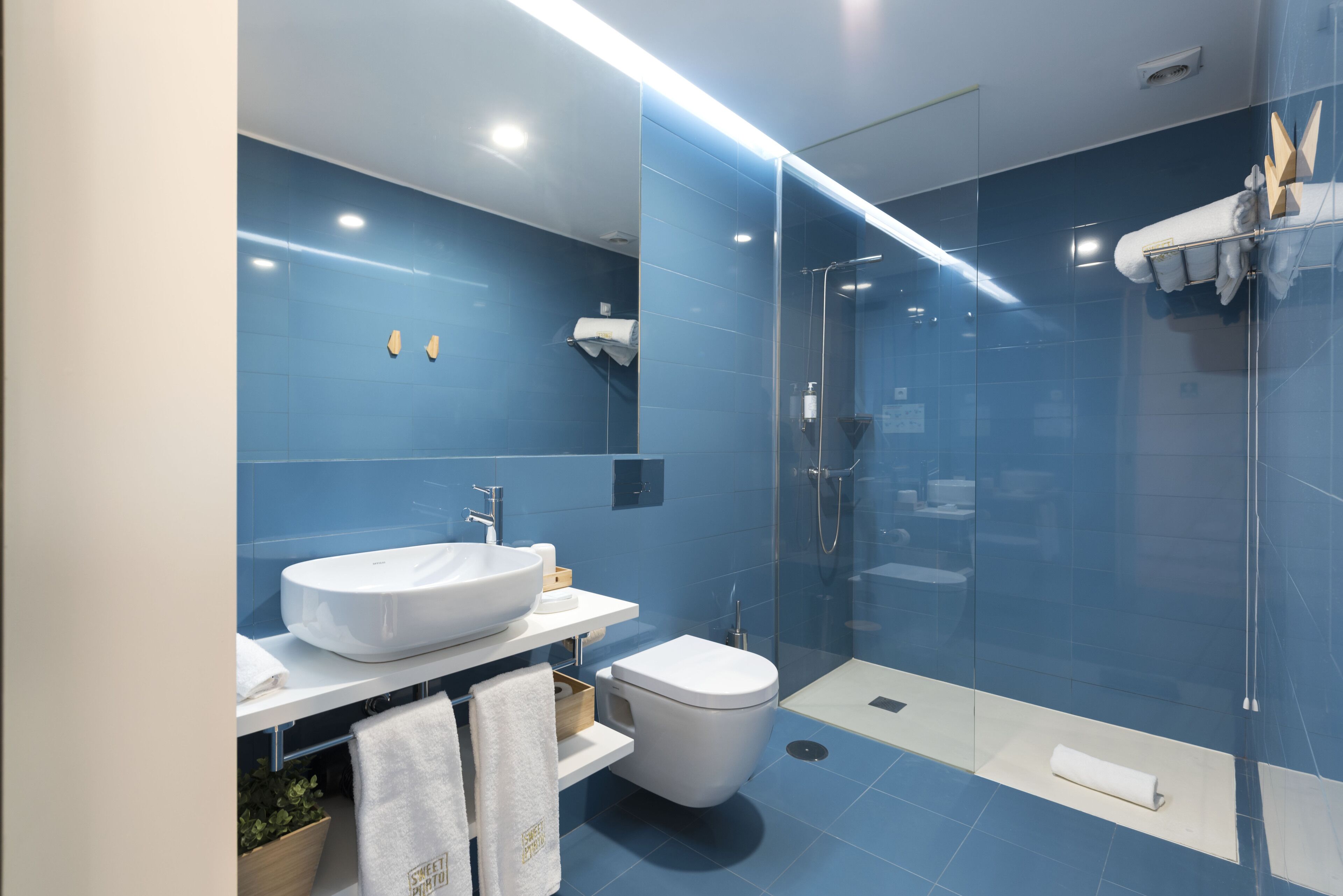 studio, garden view | bathroom | shower, free toiletries, hair dryer, towels