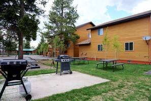 BBQ/picnic Area - The Aspen (West Yellowstone)