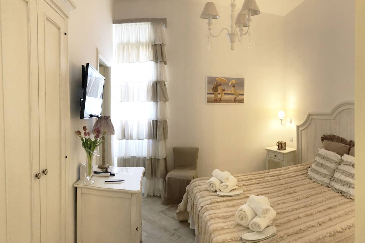 Economy Double or Twin Room | 1 bedroom, down comforters, minibar, in-room safe